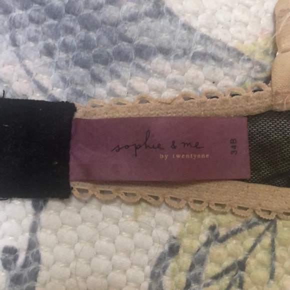 34b lacy bra - Picture 2 of 4